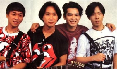 ​黄贯中靠什么经济来源一年的收入有多少,黄贯中在香港的地位现状