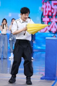 何炅身高是多少(何炅这条裤子真绝了)