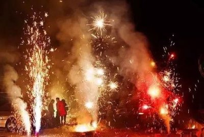 过年放鞭炮的来历,春节为什么要放鞭炮的传说