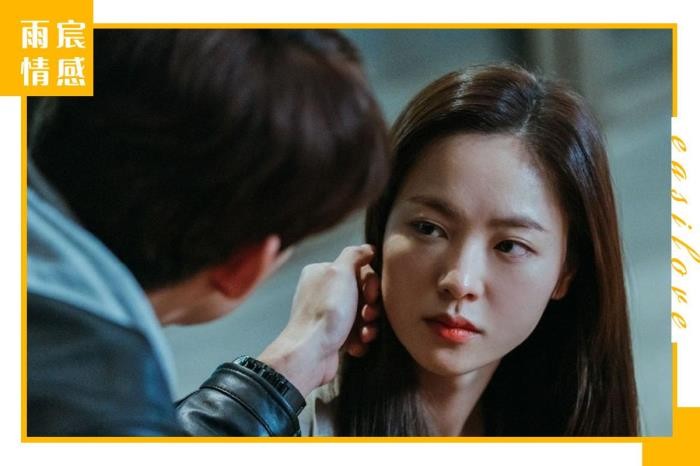 分手后男人还爱你的表现(男人还爱着你的表现)