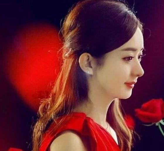 赵丽颖和冯绍峰认识多久了 赵丽颖为冯绍峰庆生(1)