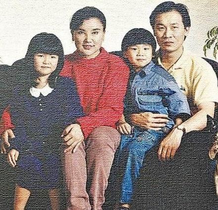 艳星邵音音下巴整容失败真相离婚了吗?邵音音年轻红肚兜大尺度照