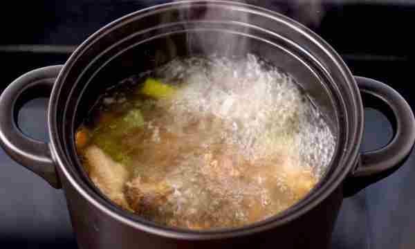 鸡汤怎么炖好喝又营养,鸡汤营养丰富吗图13
