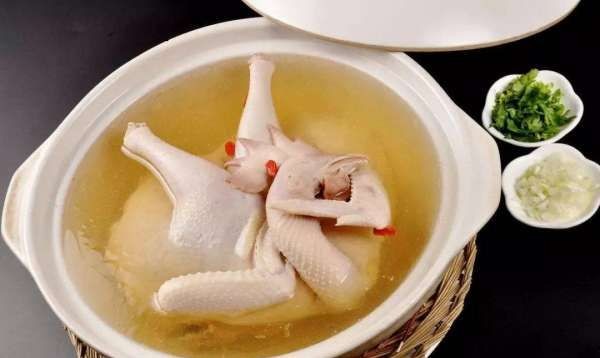 鸡汤怎么炖好喝又营养,鸡汤营养丰富吗图2