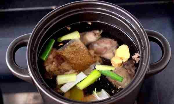 鸡汤怎么炖好喝又营养,鸡汤营养丰富吗图12