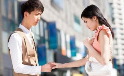 刚谈恋爱就亲你正常吗,谈恋爱的几个阶段牵手亲吻