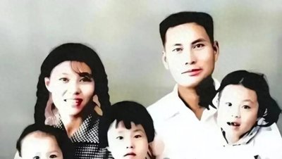 50年代,张万年家人合影:夫妇两人郎才女貌,三个女儿更是可爱