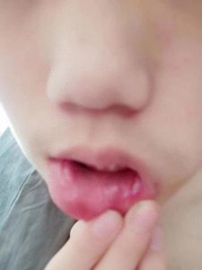 伞在哪?万荣吕老师对家长的质问不但没有悔意,还猖狂地说你爱咋咋滴,我就打