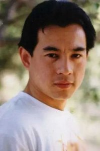 ​周浩东：27岁考上北影，离不开姑父的支持，成名后给他买房