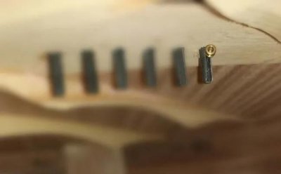 ​为什么要定期更换吉他琴弦？