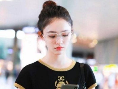 ​林允现身机场，暴瘦后的她身材让人羡慕，这一点更是惹人关注