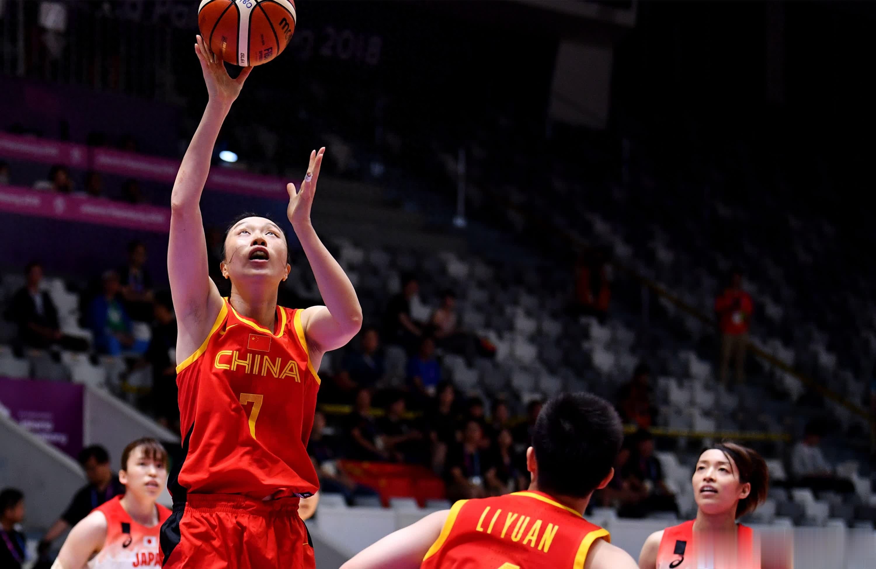 组图：中国女篮一姐邵婷