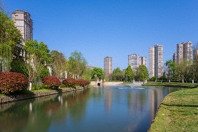 ​县城房价7千多每平，省会城市都在降，为何县城房价还不降？