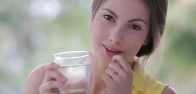 ​揭秘：康尼·凯特——银幕上的女神，生活中的传奇