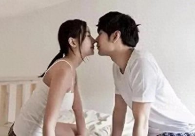 女人接吻的三种姿势,不是在生气,而是真的好爱你