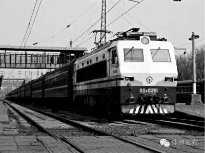18年前,韶山8型电力机车跑出"第一速"