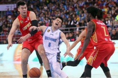 好用的篮球四大战术,挤过战术,关门防守