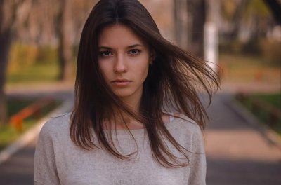 ​俄罗斯美女，青春活力+空姐风采+民族传统风