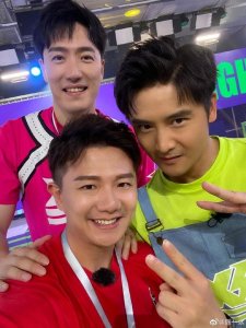 久违!体坛三大冠军名将罕见同框,41岁田亮再现高难度后空翻