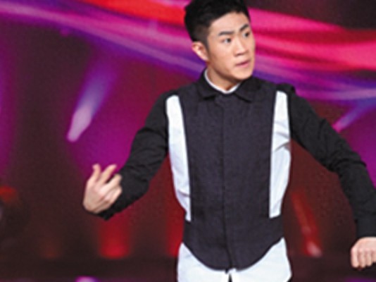 王小利全家近照,二婚妻子年轻貌美,23岁儿子帅气继承父业