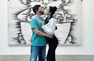 亚洲第一美人李成敏曝光与老公亲吻照