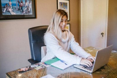 大学老师薪资待遇揭秘,工作收入曝光,透露退休收入和工作优势