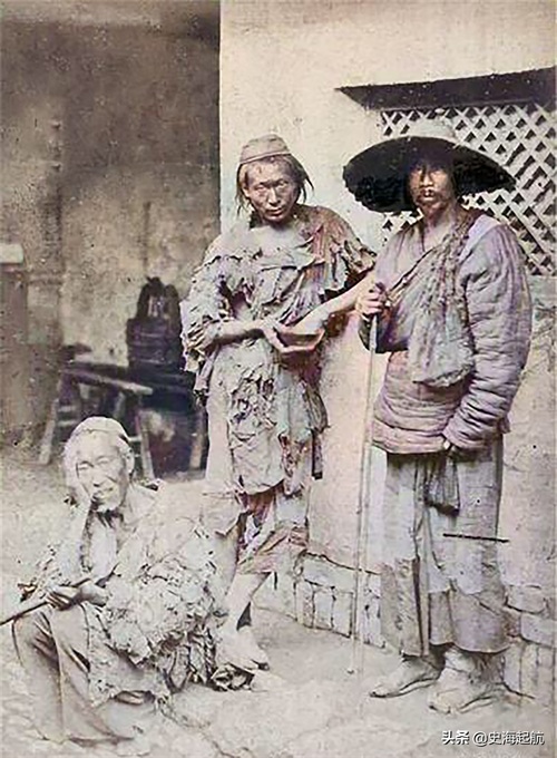 老照片:晚清时期苦难的中国,满大街的乞丐,他们都吃不饱穿不暖