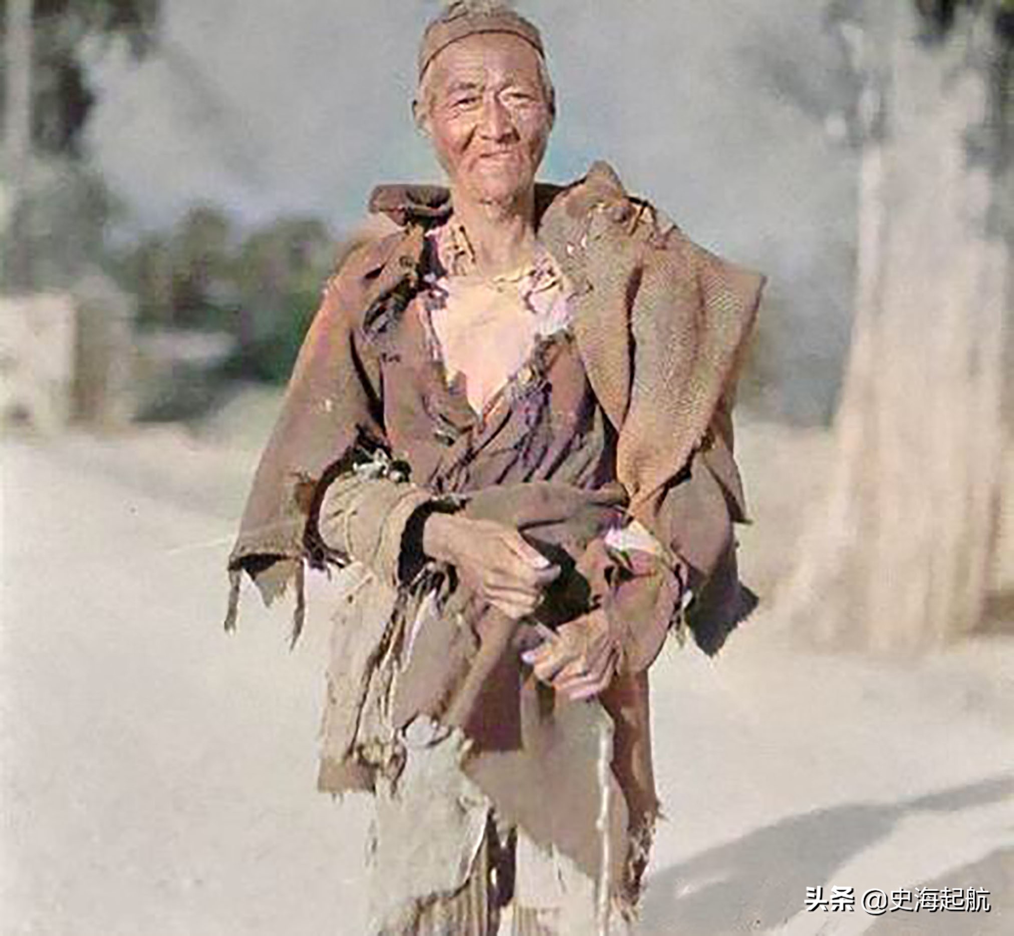 老照片:晚清时期苦难的中国,满大街的乞丐,他们都吃不饱穿不暖