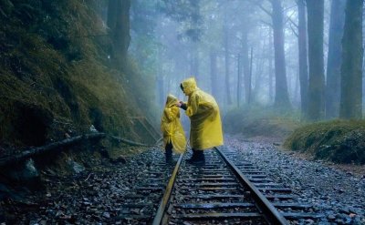 51岁刘若英罕晒母子温馨合照,5岁儿子身高惊人,已到妈妈胸部