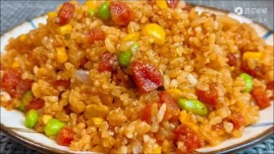 在家别总做煲仔饭了,试试这个腊味焖饭,好吃又简单,有锅就行