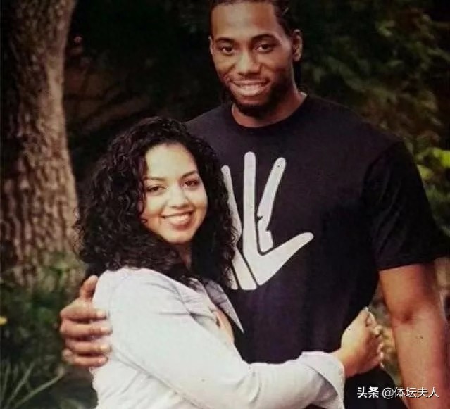 伦纳德为人低调,妻子也是个普通的人!如今有了小棉袄!