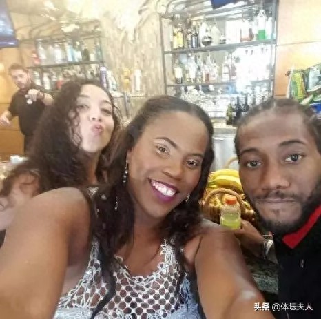 伦纳德为人低调,妻子也是个普通的人!如今有了小棉袄!