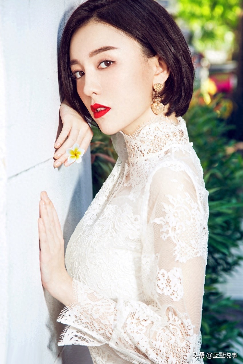 吕佳容,更撩人的是红唇