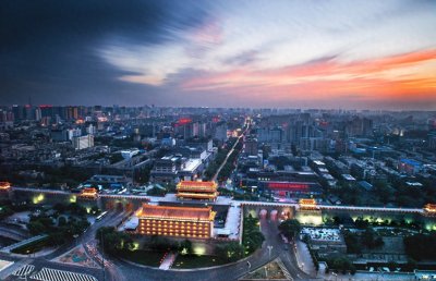 西安城墙又称明城墙,是中国现存规模最大、保存最完整的古代城垣