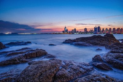 小青岛因其形状如同一把古琴,有“琴岛”之称,很多游客备受喜欢