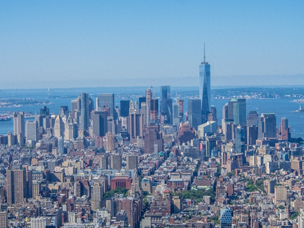 帝国大厦是美国纽约的地标建筑物之一，是纽约市的旅游景点之一