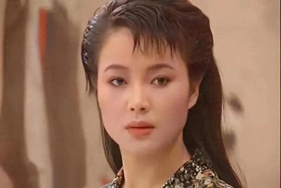 从话剧团到亿万富翁:于小慧的励志人生传奇