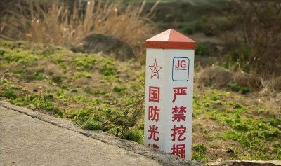 “光缆一断,损失百万”,一小时赔26万,国防光缆为啥这么值钱?