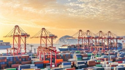 美对华叫嚣,中国主动出击,启动多项出口管制,贸易战提前结束?