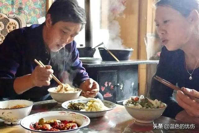 67岁大爷娶22岁姑娘现状(再婚娶了45岁的女人)(2)