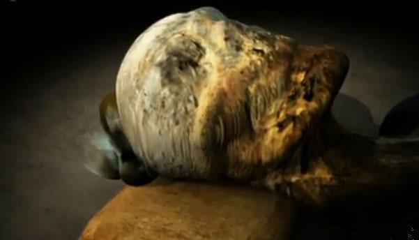 北京挖出干尸, 穿大清龙袍是明朝发髻, 有人说他是韦小宝?!