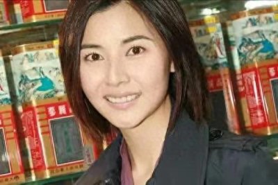 17岁拍三级 , 38岁嫁给"天王级大佬"郑伊健 , 港剧都不如她的人生精彩