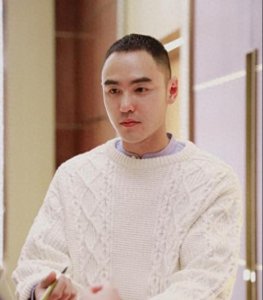 阮经天女友正面曝光,皮肤白皙长腿吸睛,阮经天6任女友都很漂亮