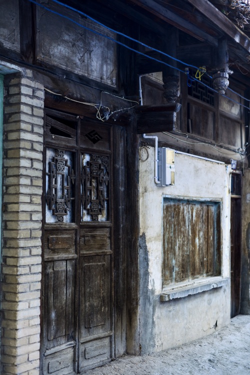 九襄古镇,曾是汉源县政府所在地,待到山花烂漫时漫山遍野雪花飞