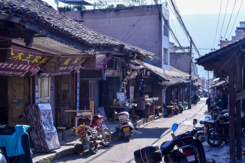九襄古镇,曾是汉源县政府所在地,待到山花烂漫时漫山遍野雪花飞