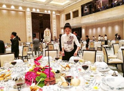 ​人民大会堂自1959年建成国宴用酒的变迁，从杯中窥见外交风云