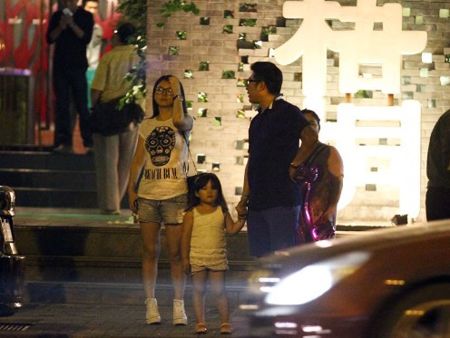 李湘女儿的亲生父亲是谁 李湘女儿爸爸