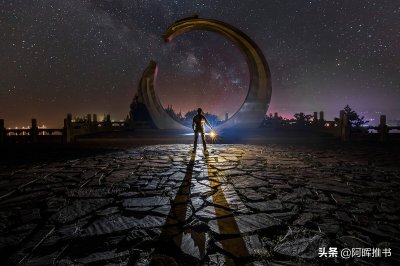 主角能在不同世界自由穿梭的3本小说,互通有无,走向人生巅峰