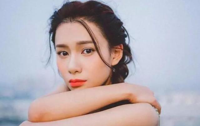 下眼袋松弛怎么办简单去眼袋方法(女人长眼袋太显老)(11)