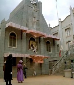 ​《A计划》中成龙的惊天一跳，轰动了全香港